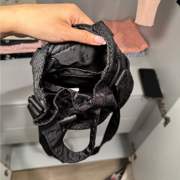 ALO Yoga Black Drawstring Bag - Picture 7 of 8